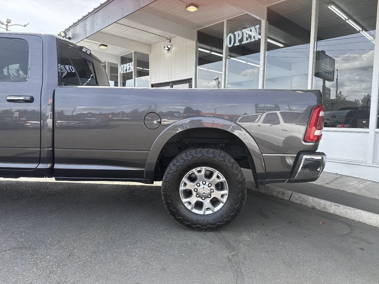 Used 2021 RAM 3500 Laramie AWD/4WD image 4