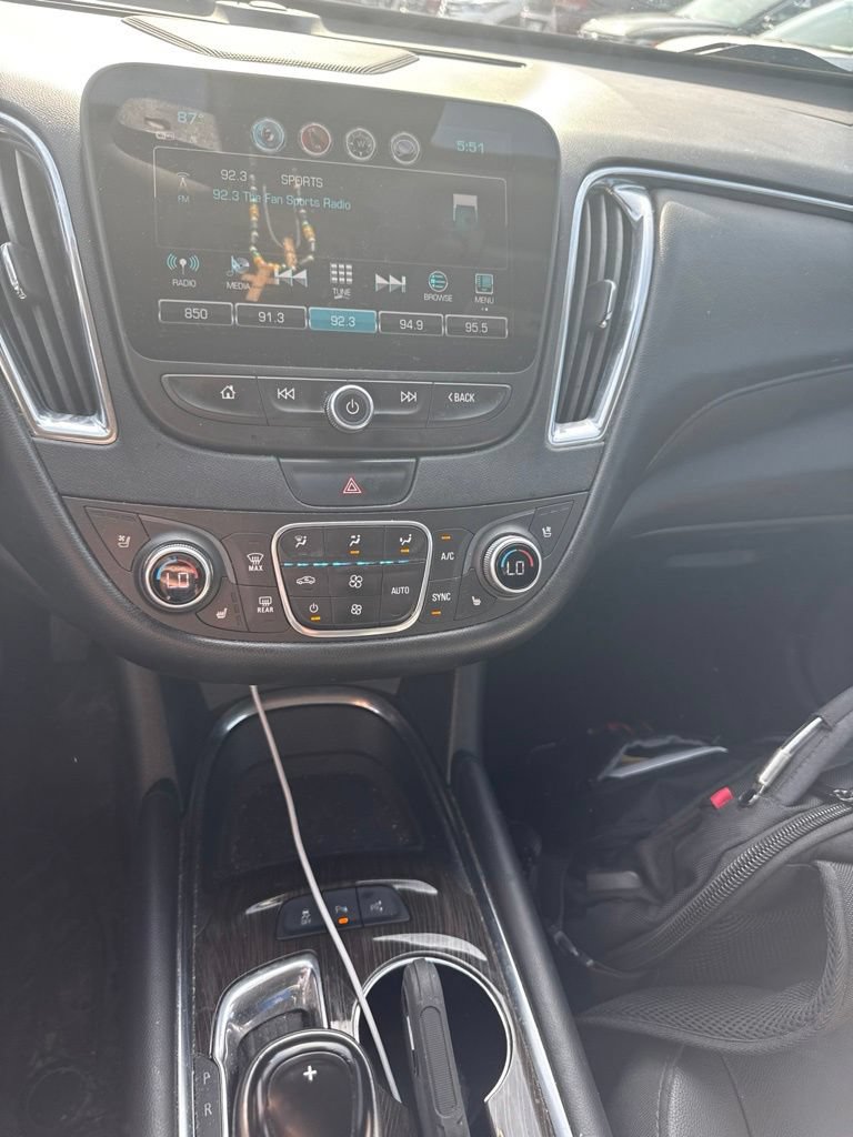 Used 2018 Chevrolet Malibu Premier w/ Premier Sun and Wheel Package FWD image 20