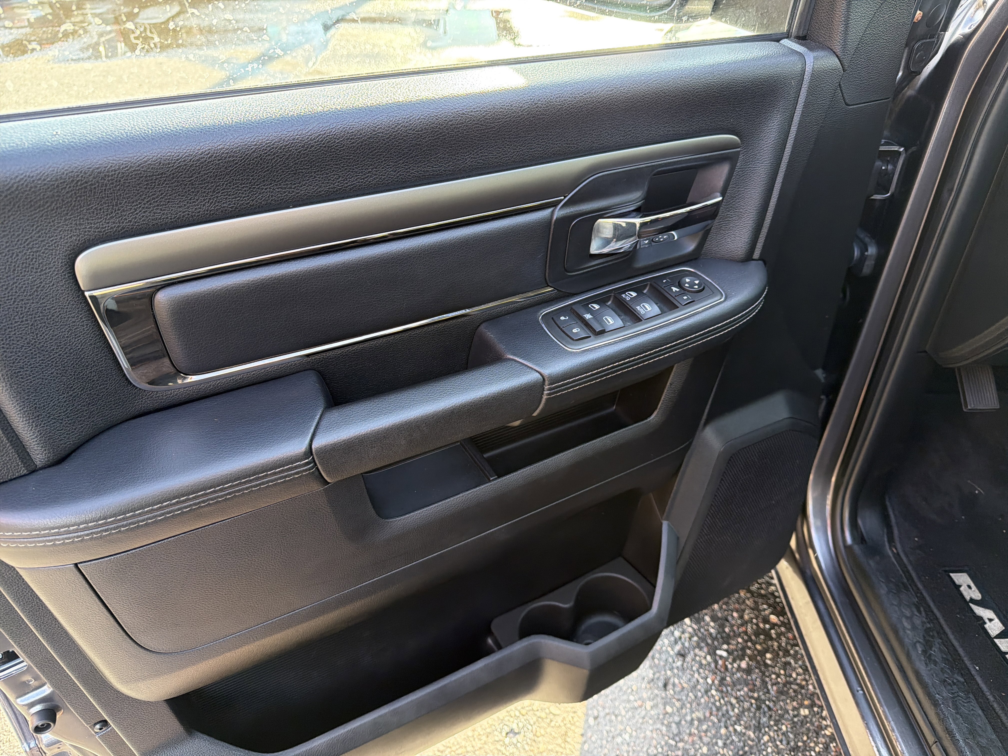 Used 2015 RAM 1500 Sport w/ Sport Premium Group image 20