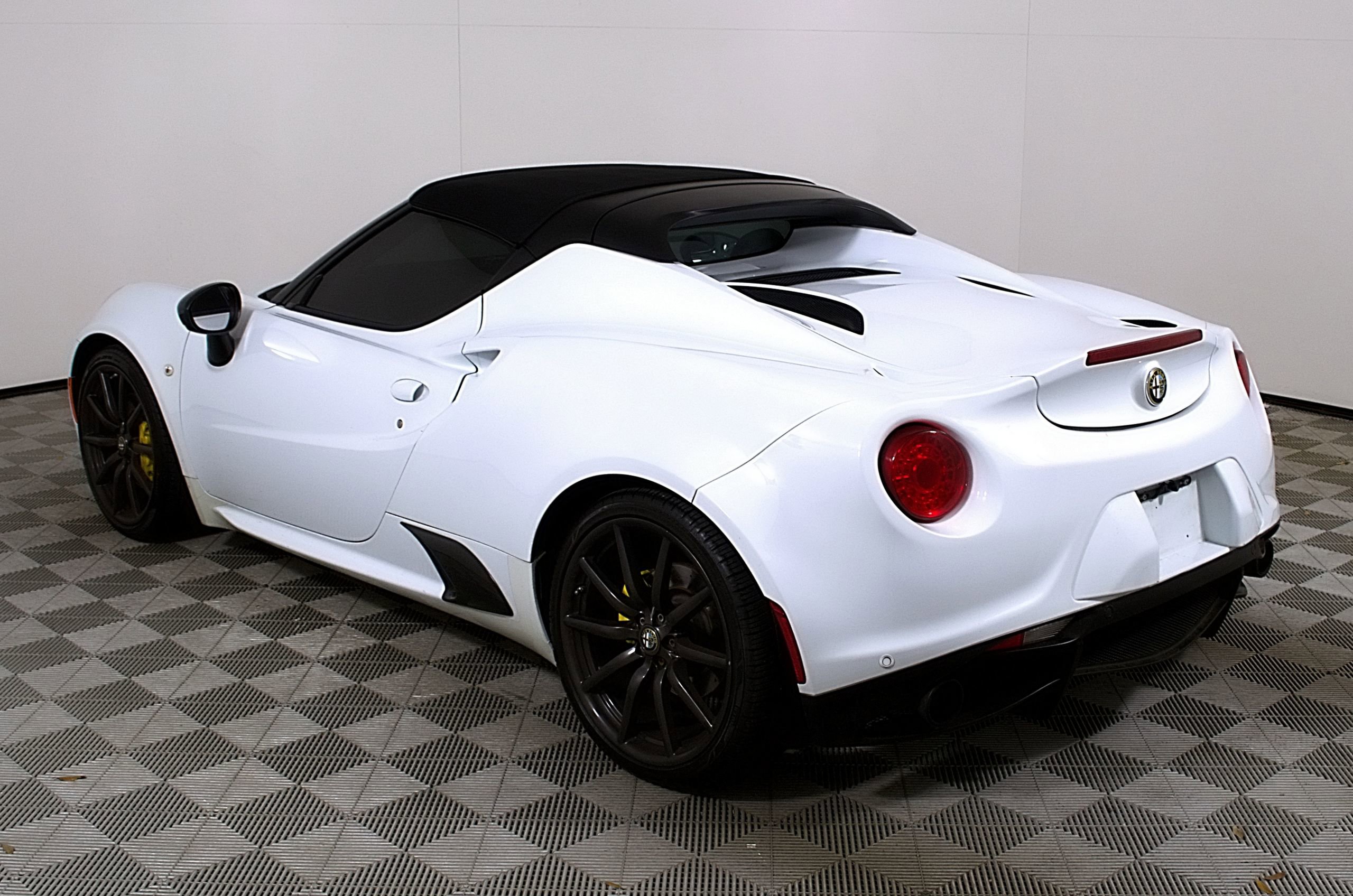 Used 2015 Alfa Romeo 4C Spider w/ Spider Track Package image 9