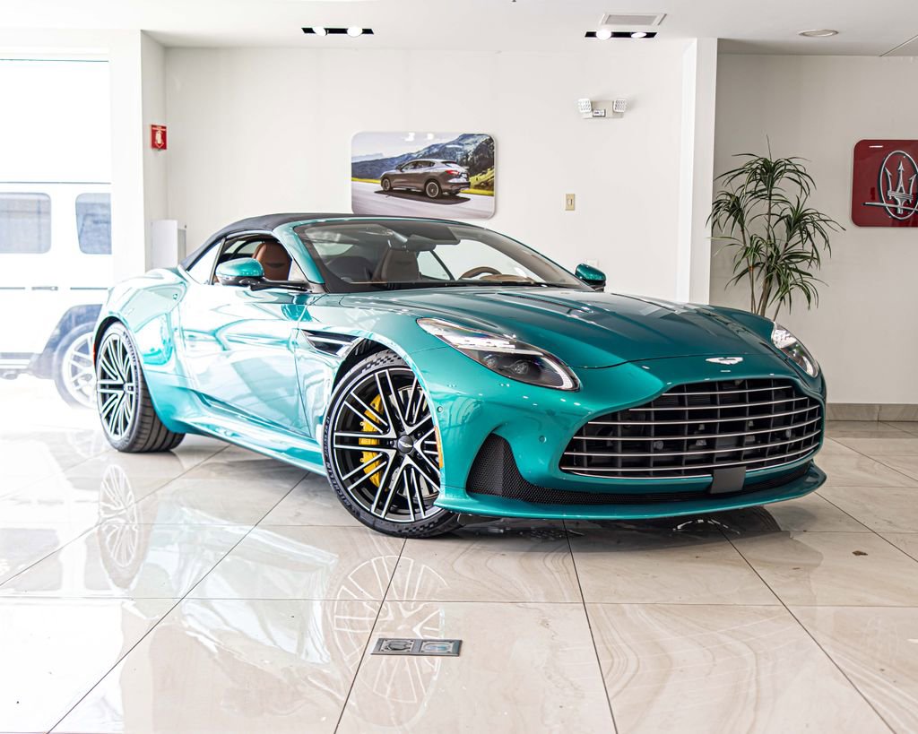 Used 2025 Aston Martin DB12 Convertible image 5