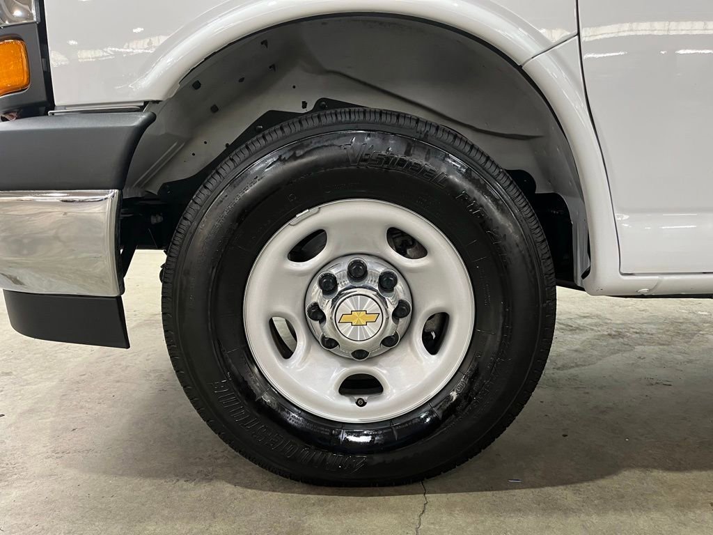 Used 2025 Chevrolet Express 3500 LT w/ LT Preferred Equipment Group RWD image 16