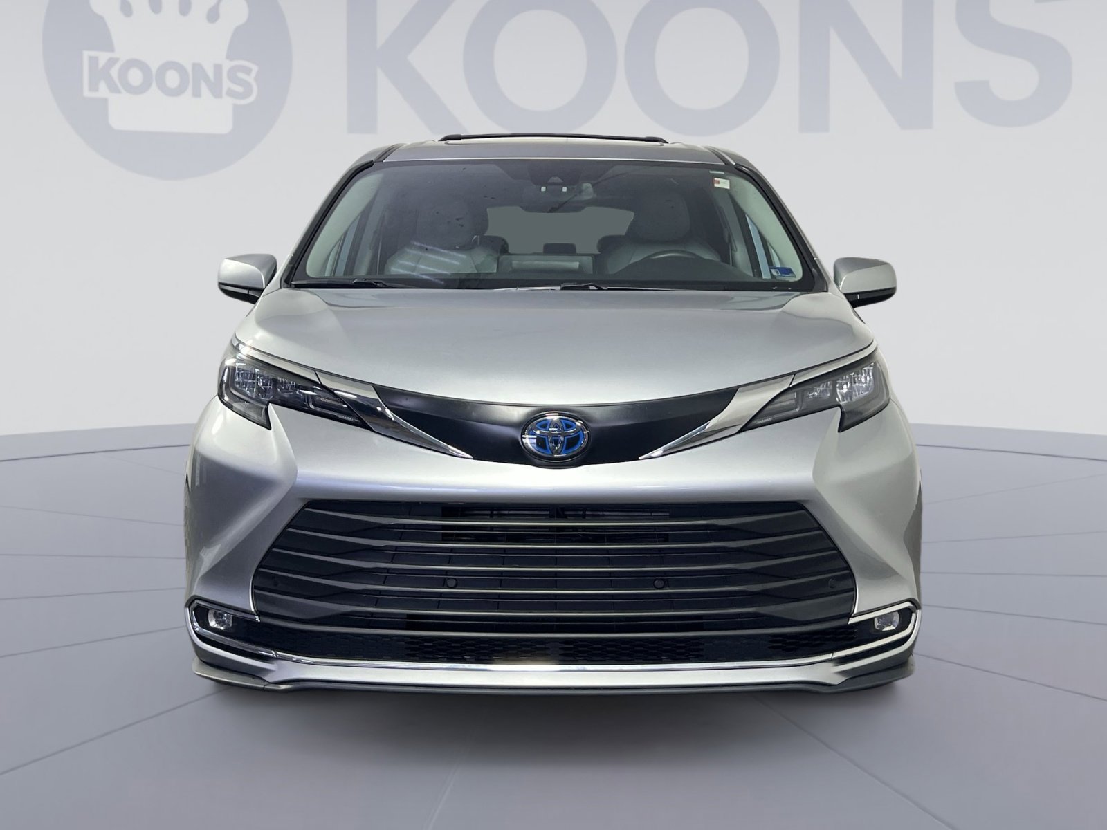 Used 2024 Toyota Sienna XLE image 11