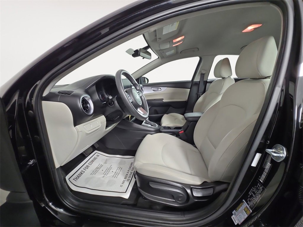 Used 2023 Kia Forte LXS w/ LXS Technology Package image 9