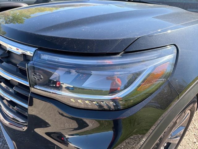 Used 2025 Ford Explorer Active w/ Active Comfort Package image 8