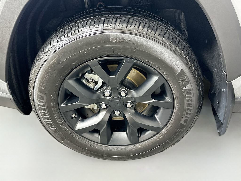 Used 2025 Toyota RAV4 LE image 31