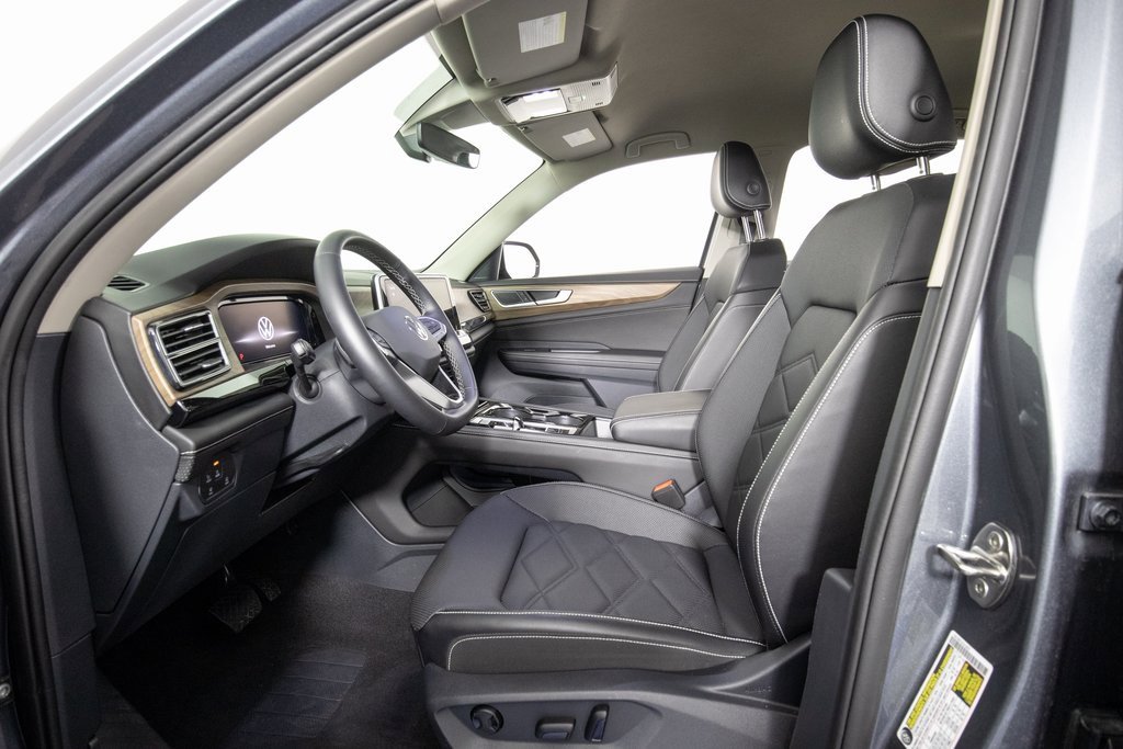 Used 2025 Volkswagen Atlas SE image 5