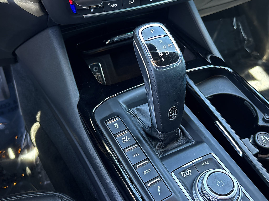 Used 2022 Maserati Levante Modena AWD/4WD image 17