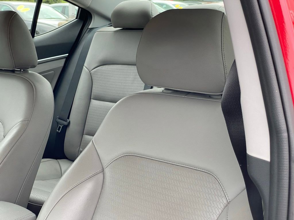 Used 2020 Hyundai Elantra Limited image 24