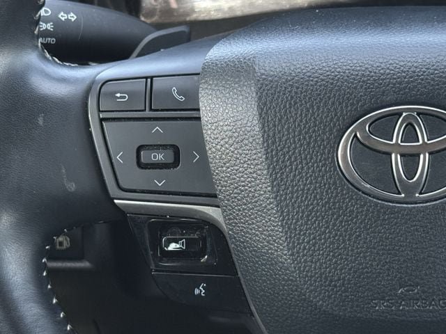 Used 2025 Toyota Camry SE FWD image 14