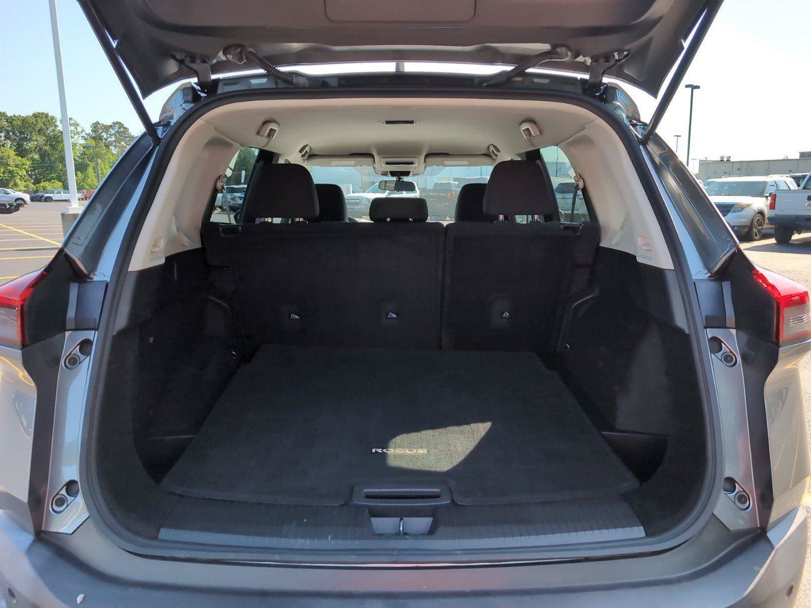 Used 2023 Nissan Rogue S FWD image 6