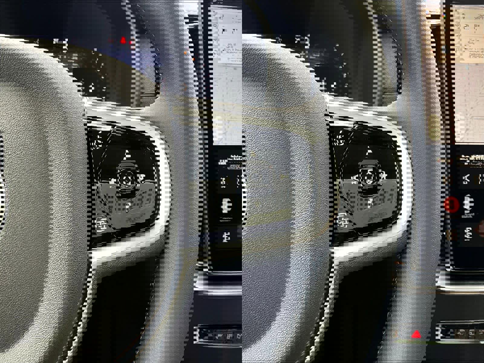 New 2026 Volvo XC90 B5 Plus w/ Protection Package image 18