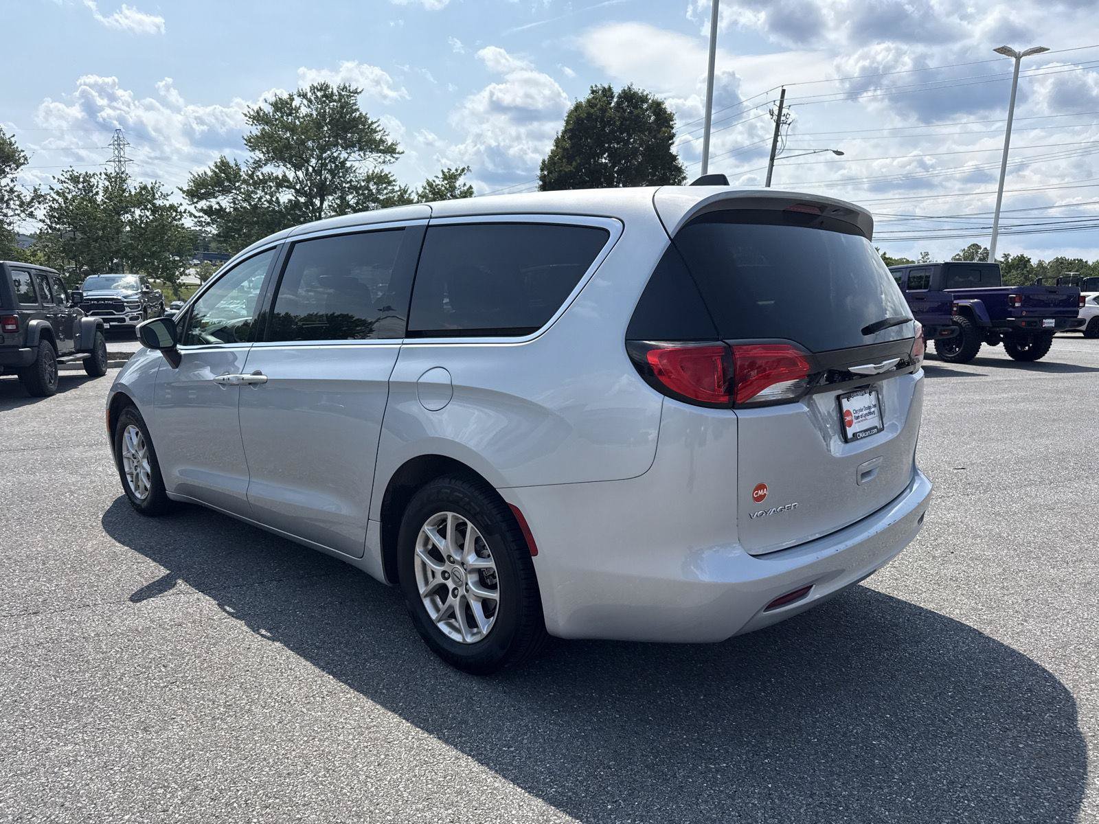 Used 2023 Chrysler Voyager LX FWD image 7