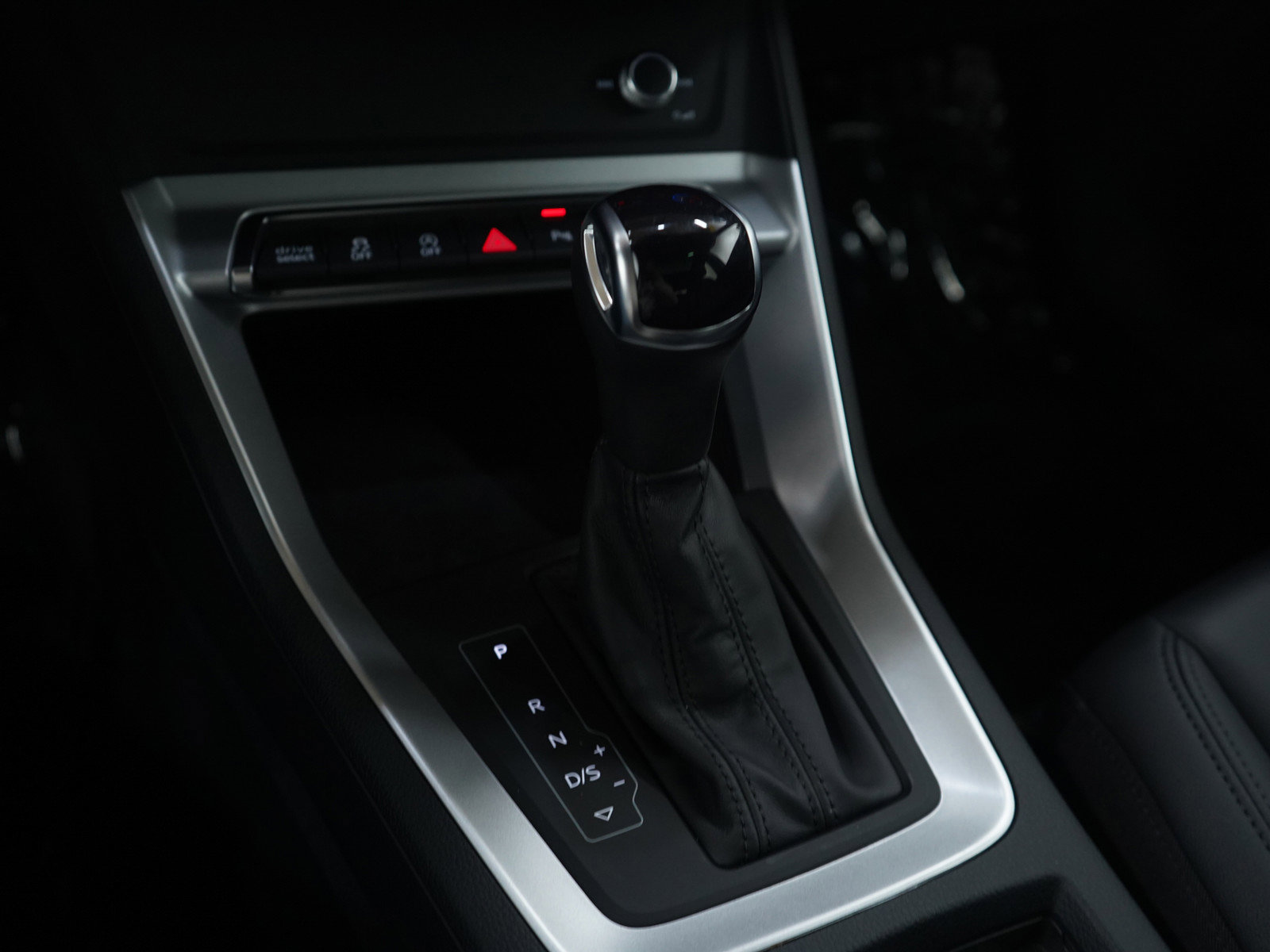 Used 2025 Audi Q3 2.0T Premium image 24