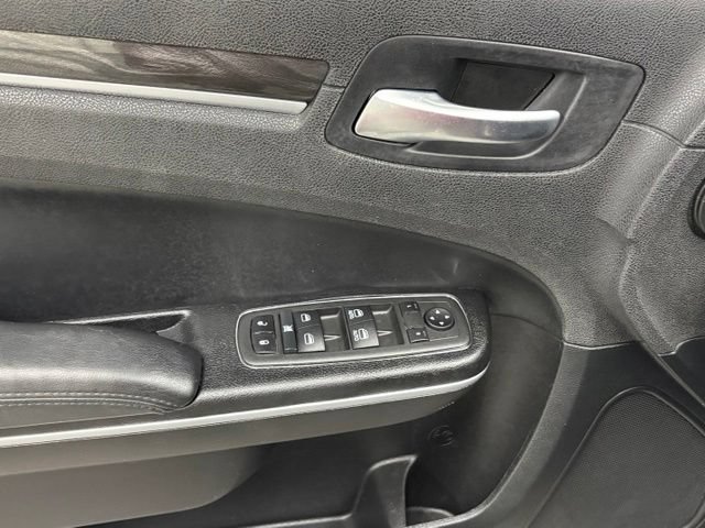 Used 2022 Chrysler 300 Touring L RWD image 13
