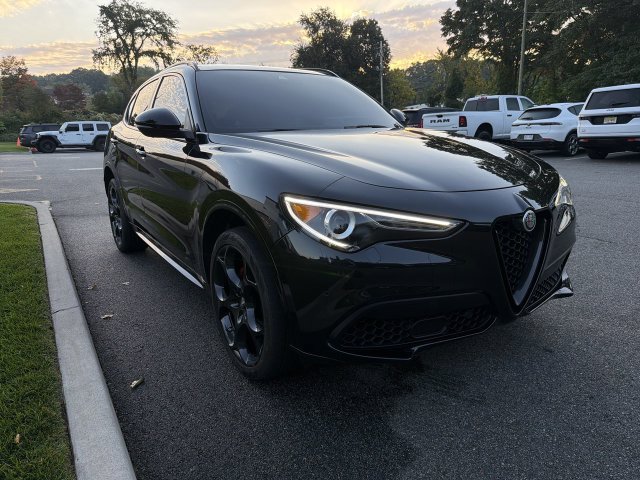 Used 2023 Alfa Romeo Stelvio Veloce AWD/4WD image 2