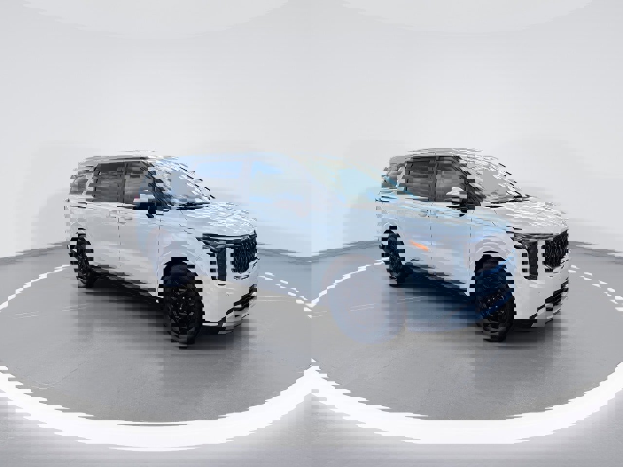 Used 2025 Kia Carnival image 2