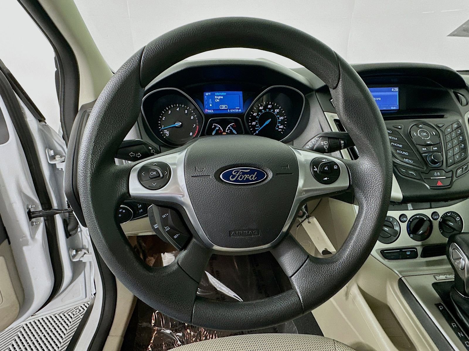 Used 2014 Ford Focus SE FWD image 11