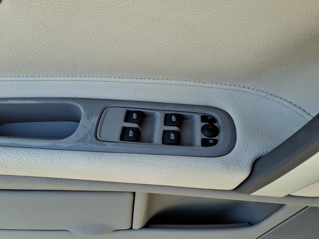 Used 2013 Volvo C70 T5 w/ Climate Pkg image 26