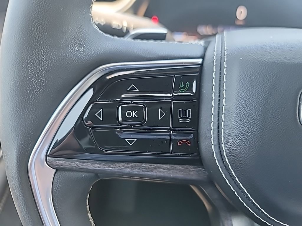 Used 2023 Jeep Grand Cherokee Overland w/ Luxury Tech Group IV RWD image 26