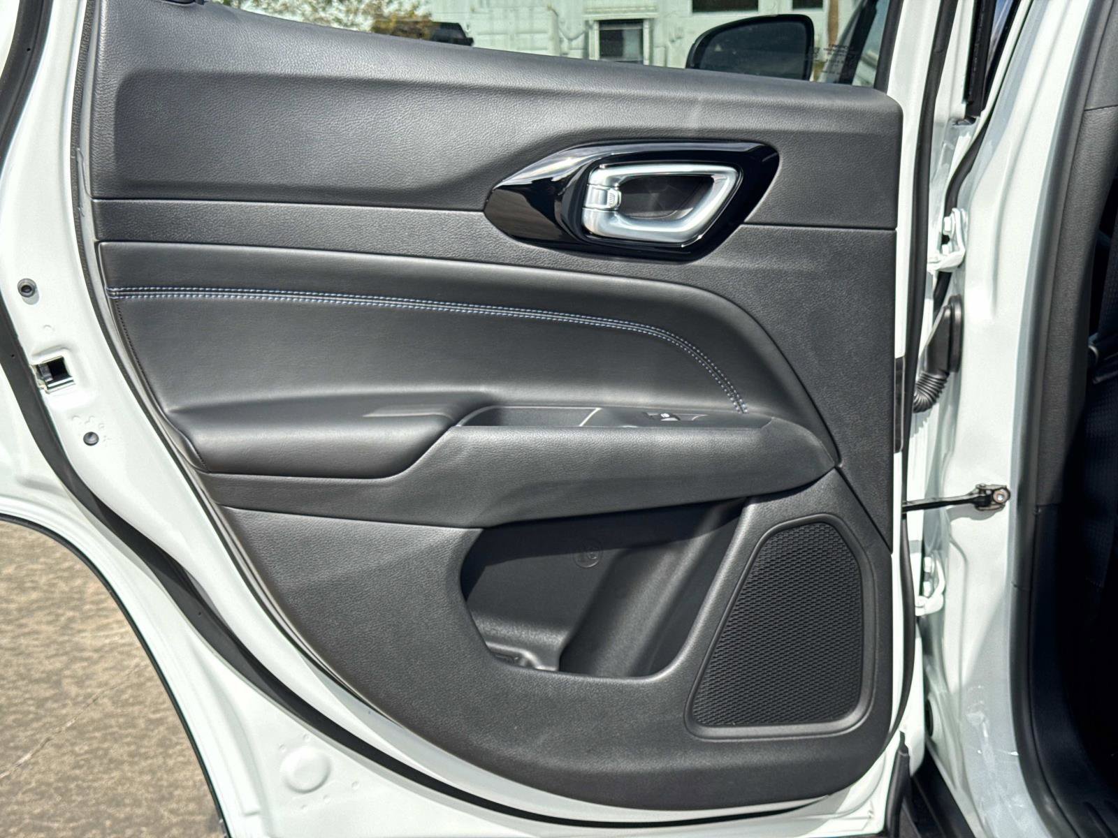 New 2026 Jeep Compass Latitude image 11