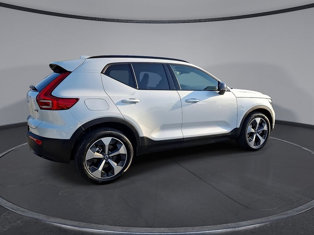Certified 2026 Volvo XC40 B5 Plus AWD/4WD image 7