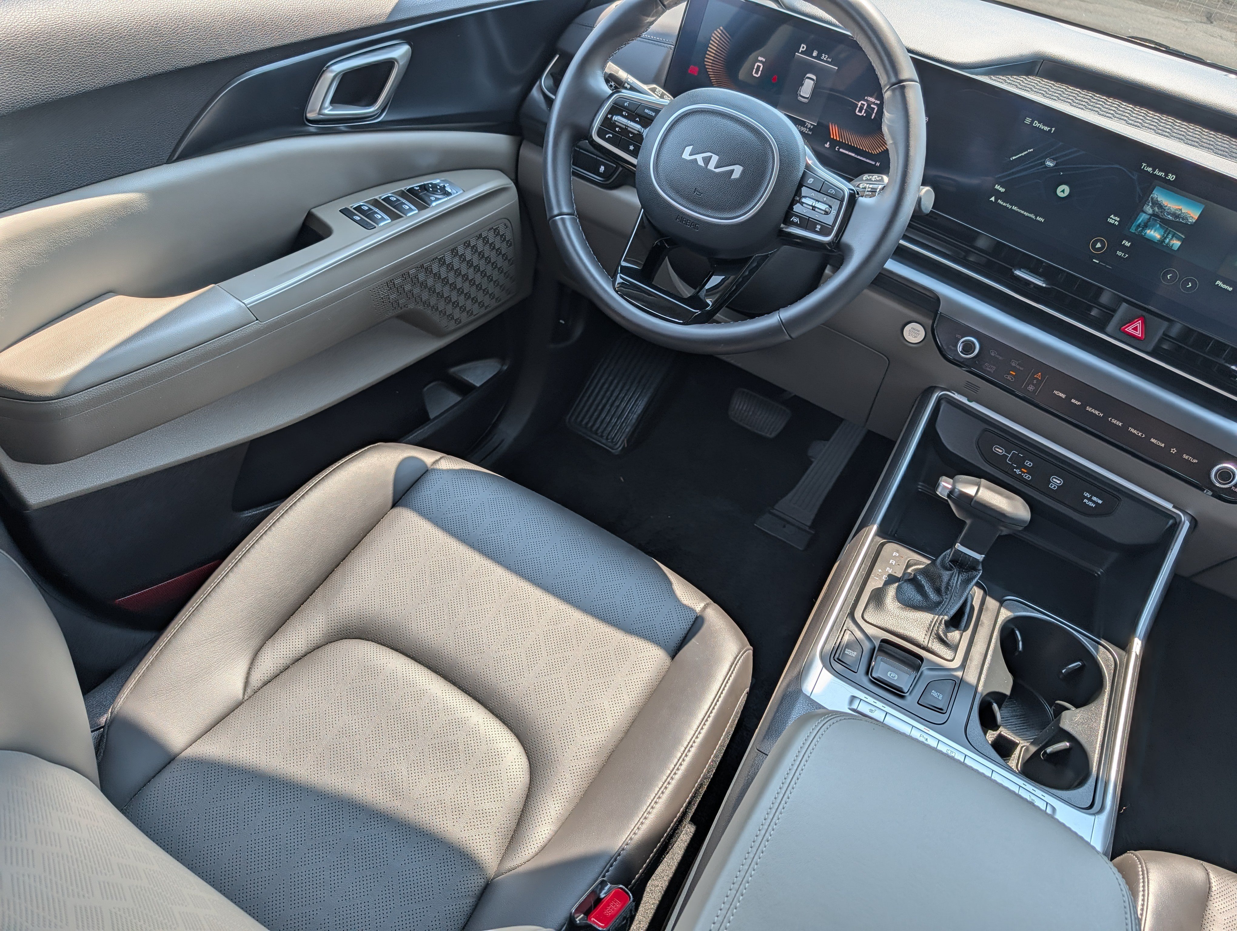 Certified 2026 Kia Carnival FWD image 9