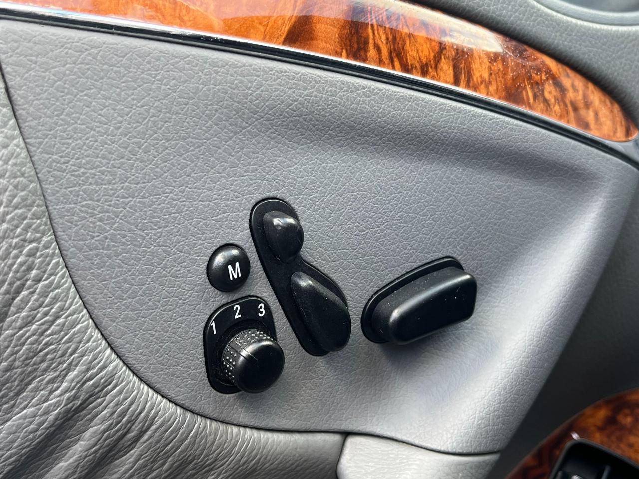 Used 2006 Mercedes-Benz CLK 350 Cabriolet image 21