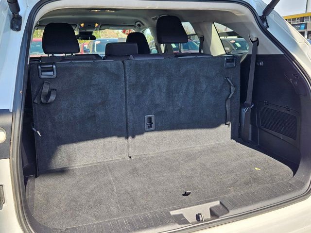 Used 2024 Toyota Highlander LE image 29