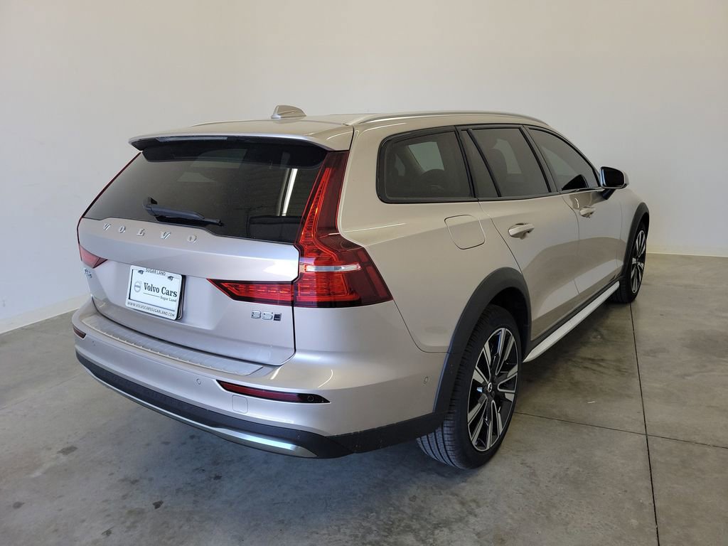 New 2026 Volvo V60 B5 Cross Country Ultra w/ Protection Package Premier image 5