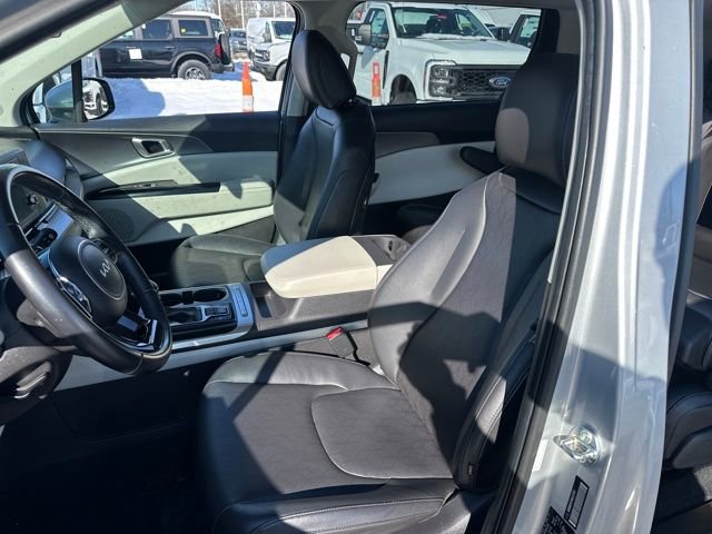 Used 2022 Kia Carnival LX image 28