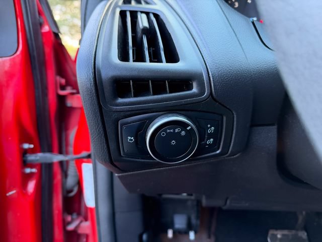 Used 2015 Ford Focus SE FWD image 8