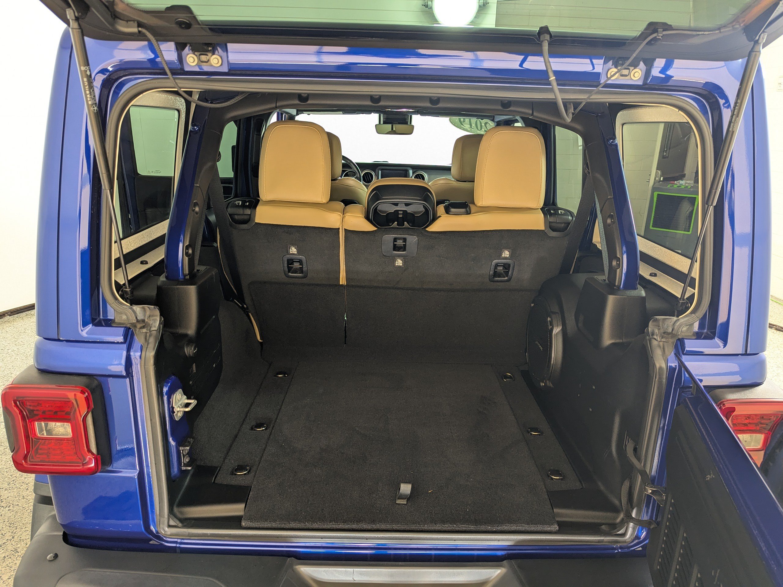 Used 2019 Jeep Wrangler Unlimited Rubicon w/ Dual Top Group AWD/4WD image 19