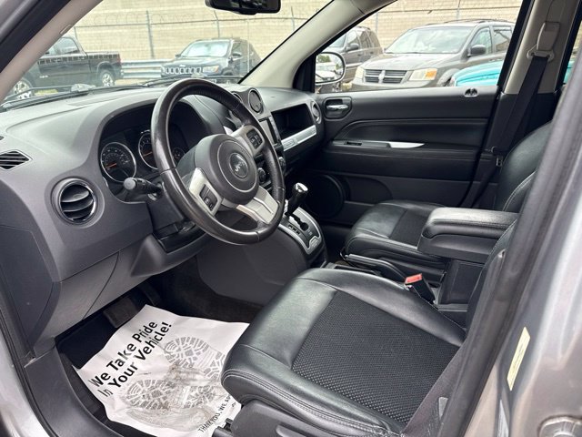 Used 2017 Jeep Compass Latitude FWD image 9