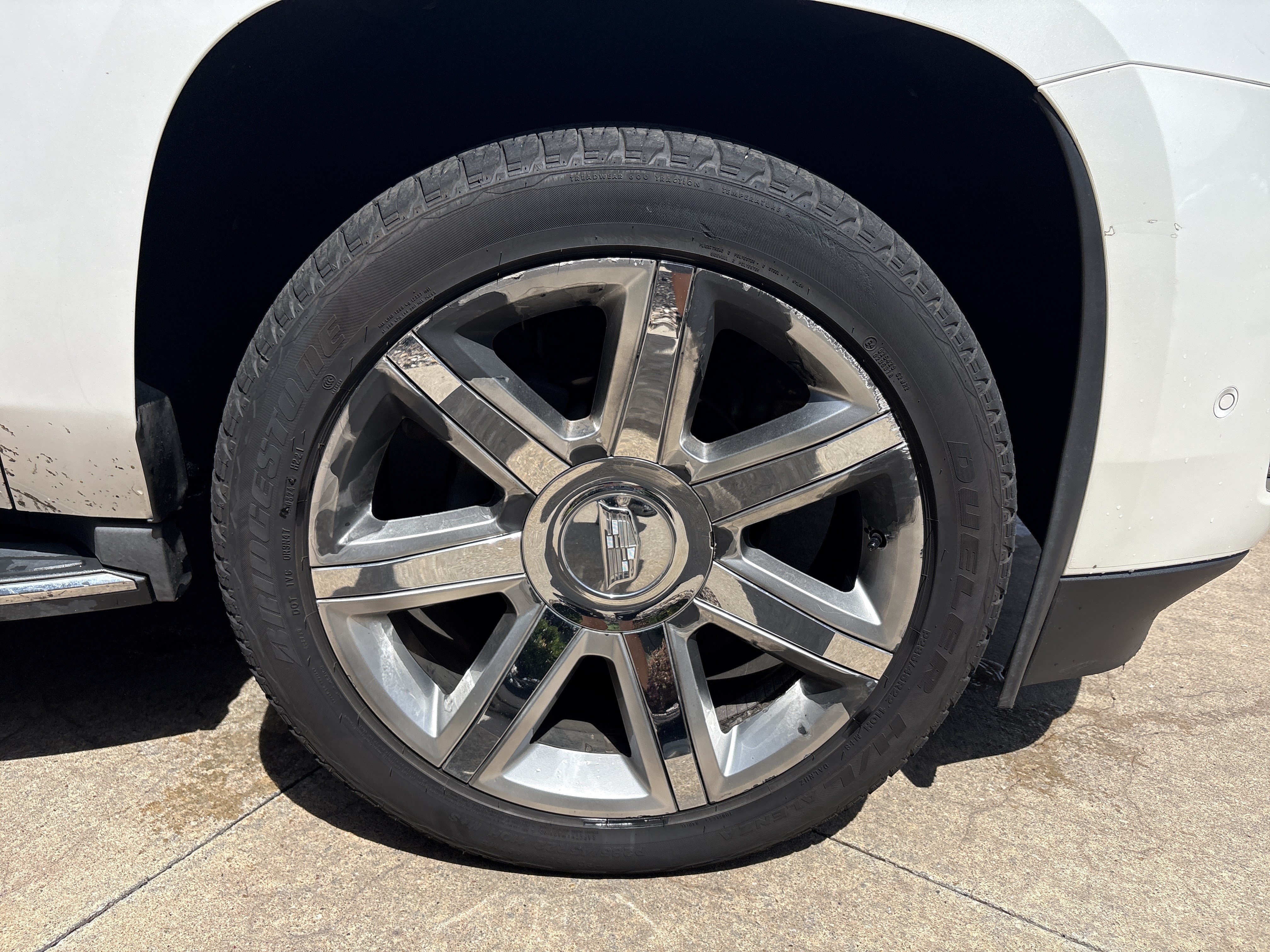 Used 2017 Cadillac Escalade Luxury AWD/4WD image 13