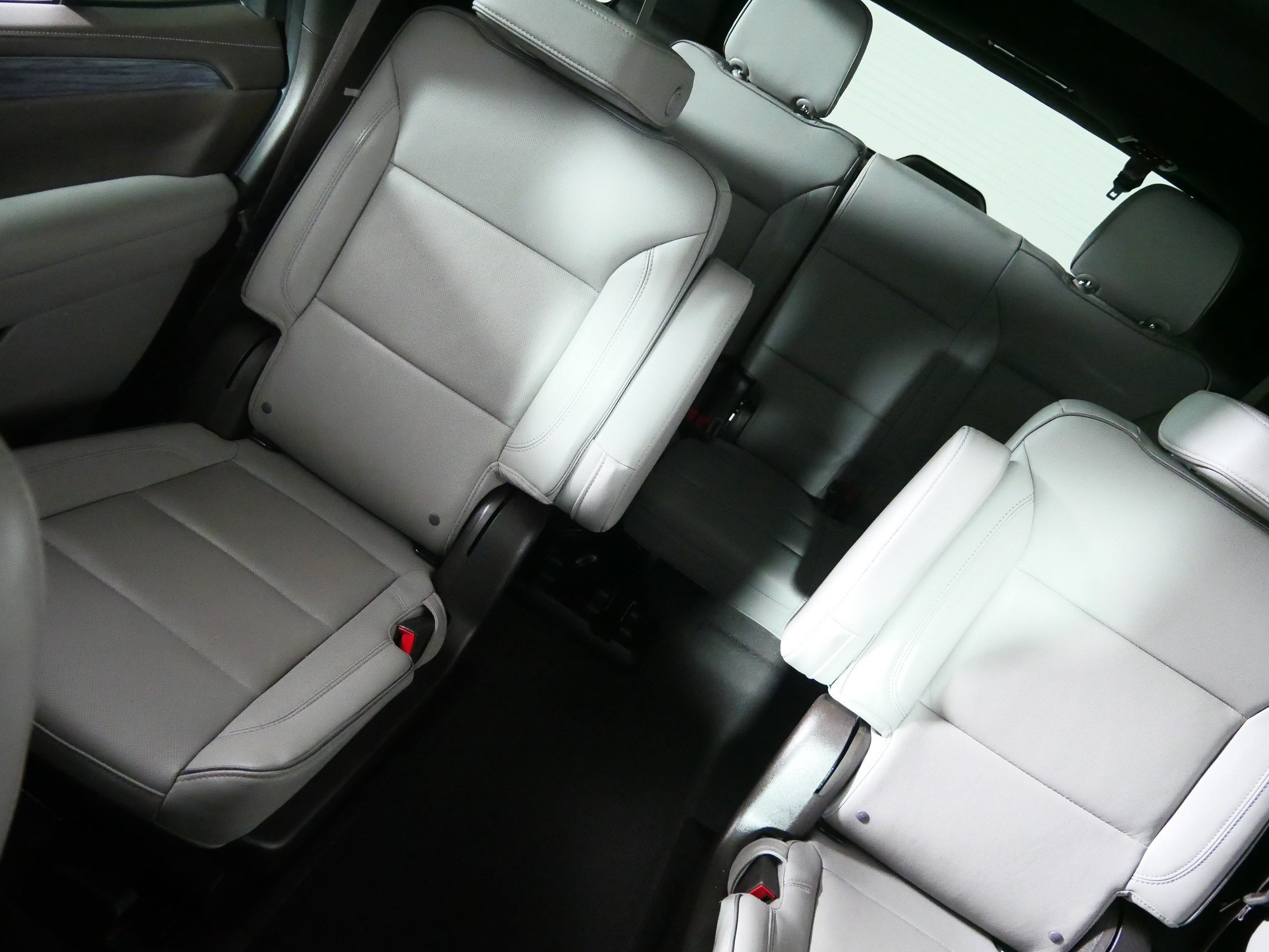 Used 2023 GMC Yukon SLT w/ SLT Premium Package AWD/4WD image 12