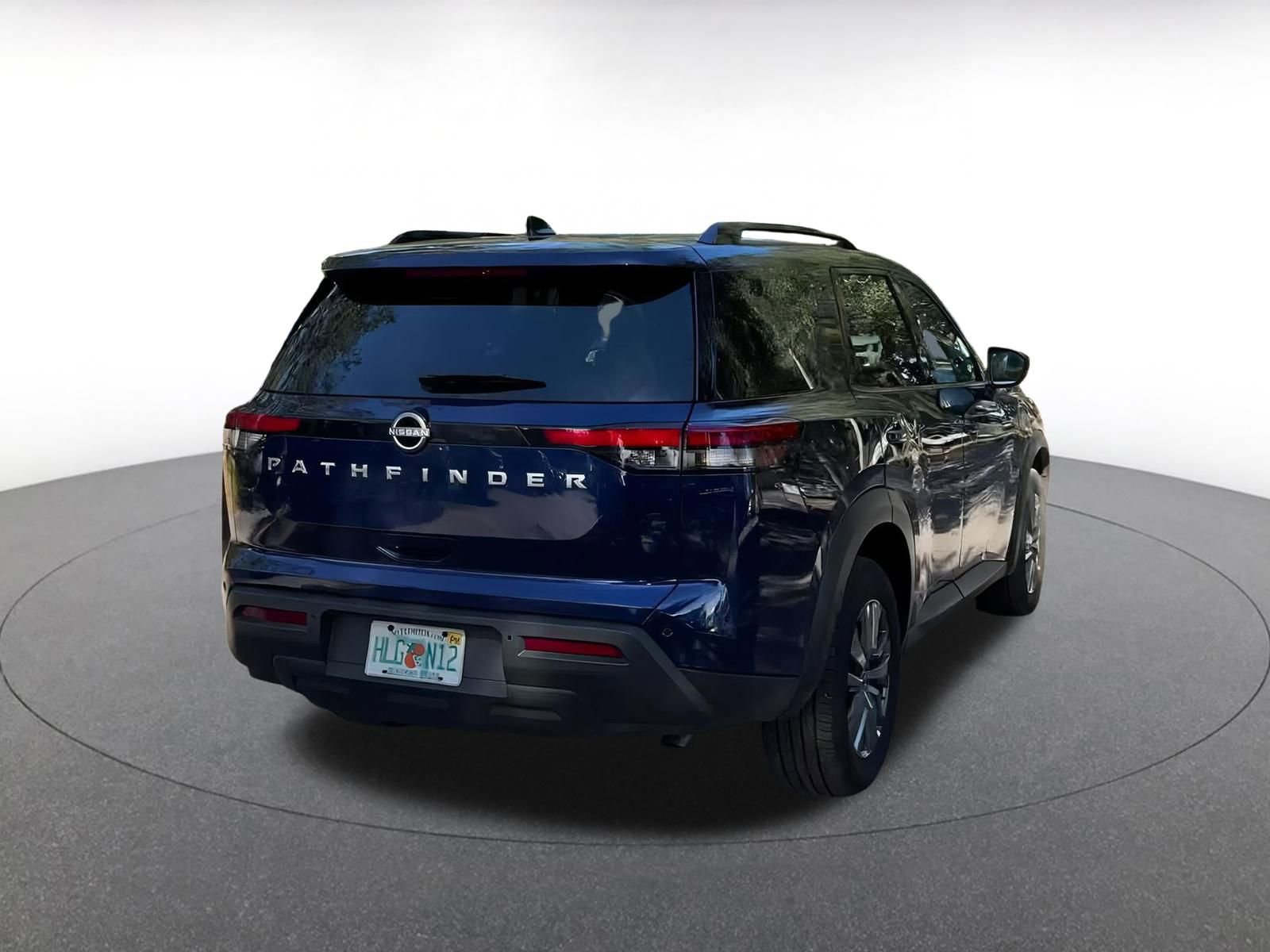 Used 2025 Nissan Pathfinder SV image 14