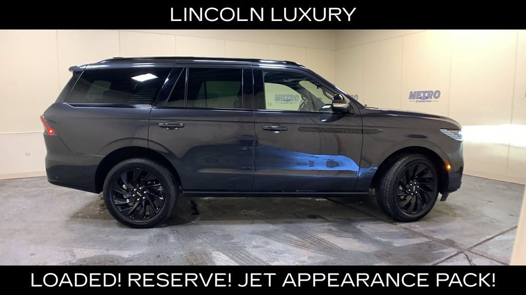 Used 2025 Lincoln Navigator Reserve w/ Jet Appearance Package AWD/4WD image 2