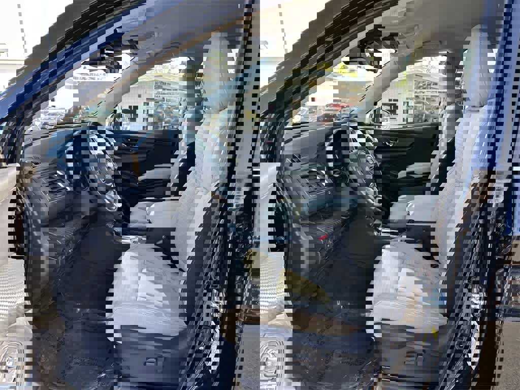 Used 2025 Subaru Ascent Premium image 2