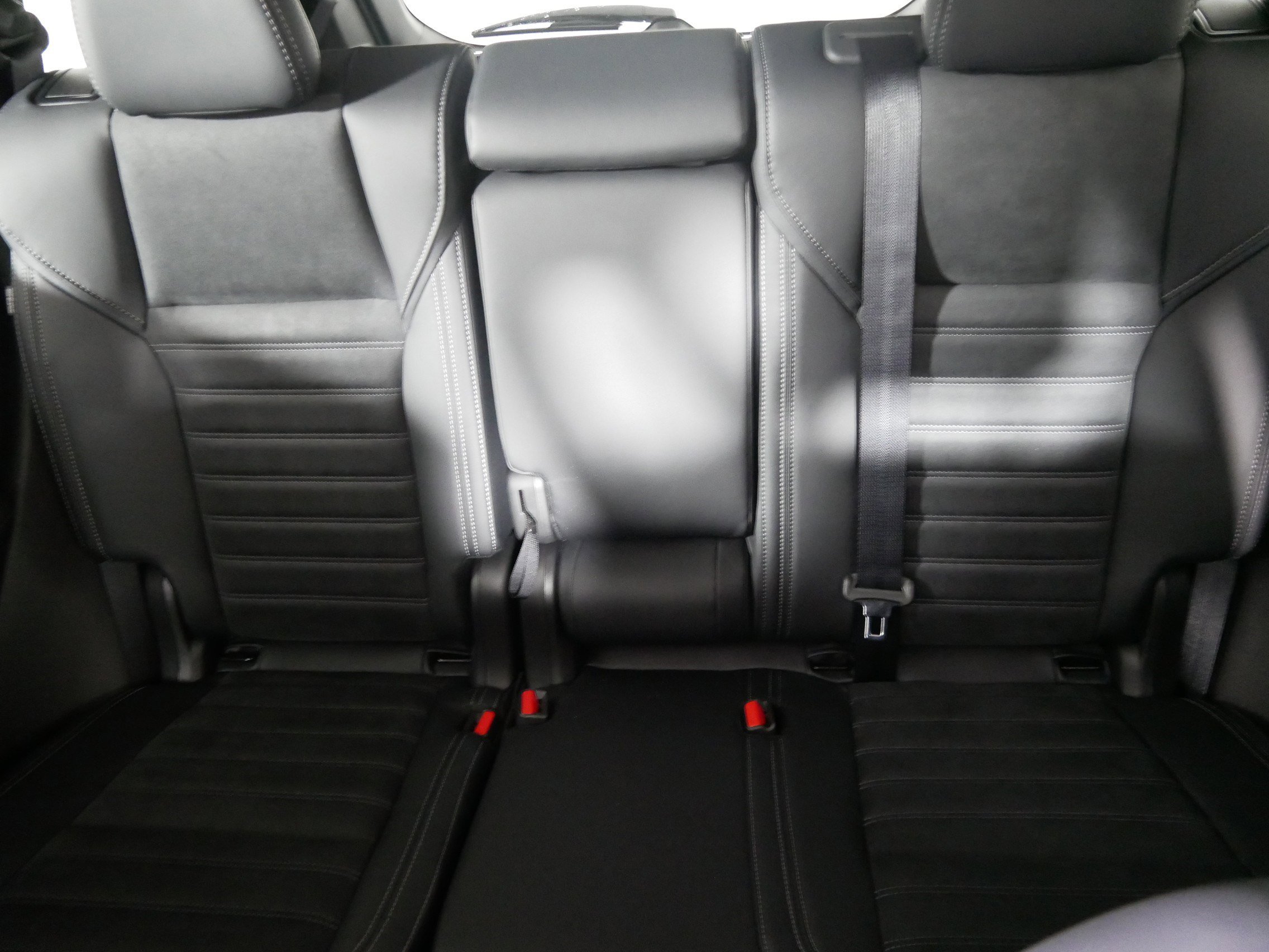 New 2025 Mitsubishi Outlander SE image 3