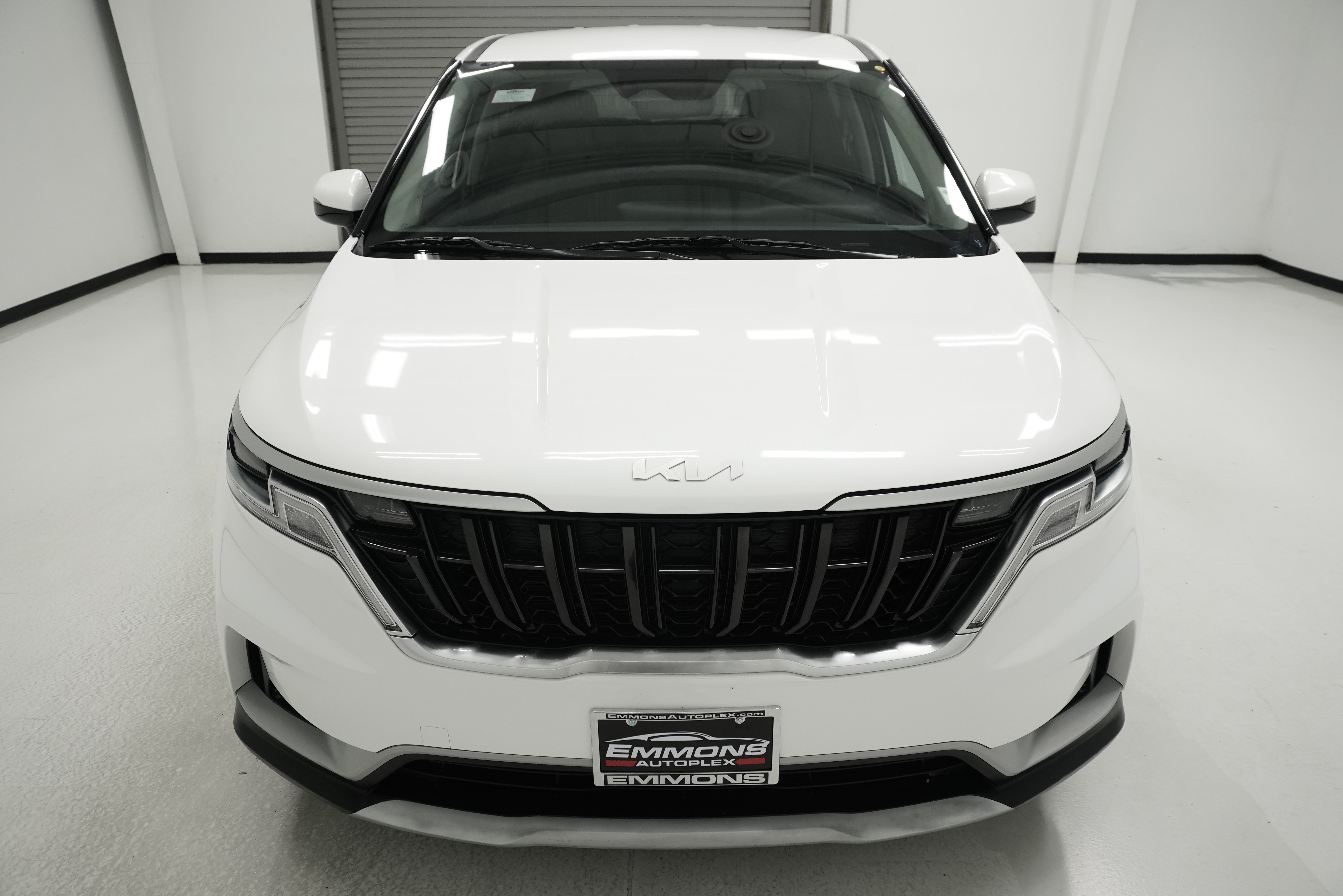 Used 2022 Kia Carnival LX FWD image 2