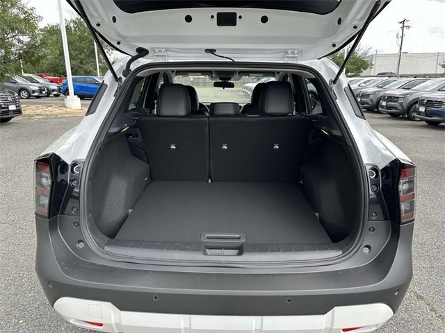 New 2025 Nissan Kicks SR image 12