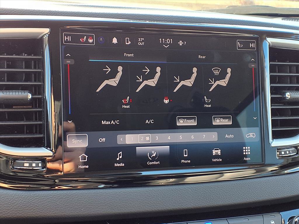 Used 2024 Chrysler Pacifica Touring-L image 7