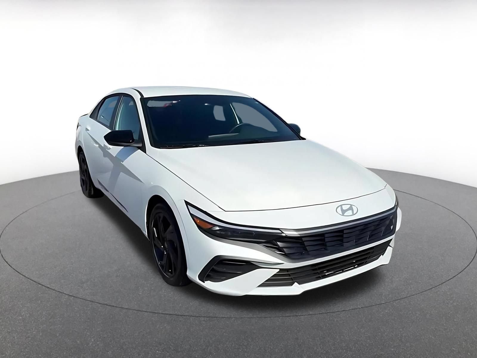 Used 2026 Hyundai Elantra Sport FWD image 3