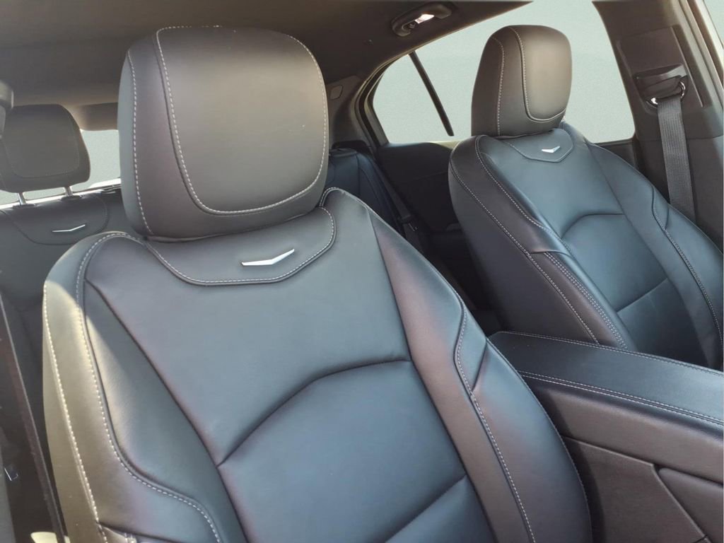 Used 2024 Cadillac XT4 Premium Luxury image 14