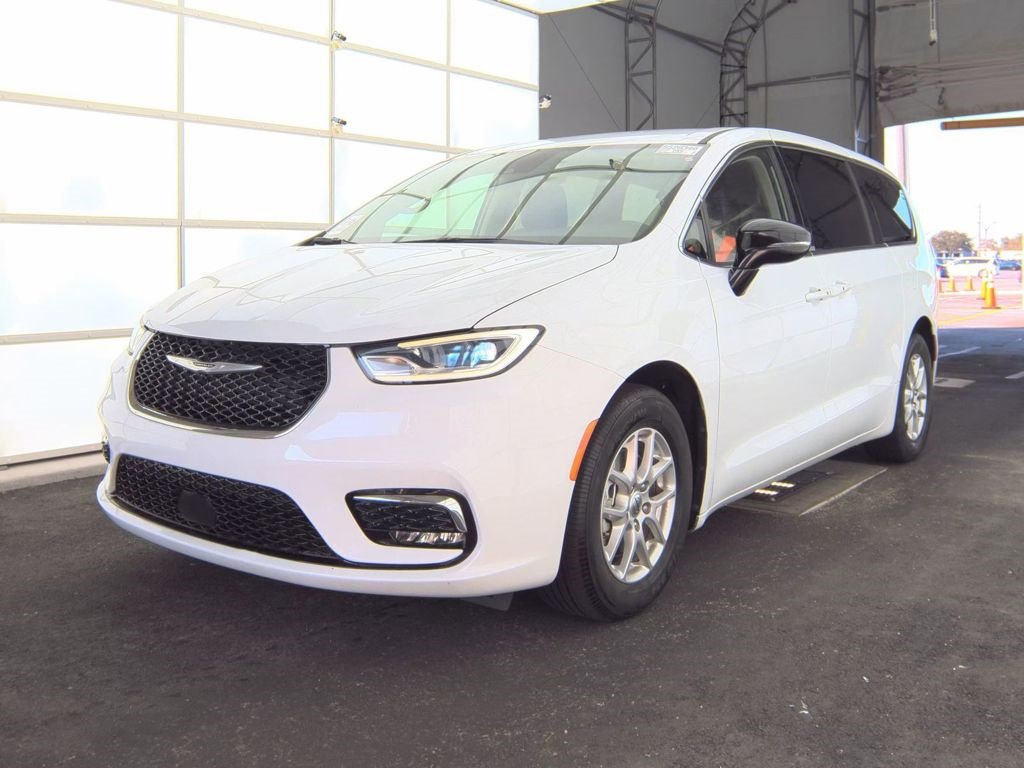 Used 2024 Chrysler Pacifica Touring-L