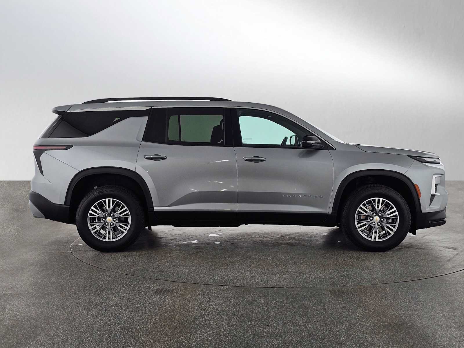 Used 2026 Chevrolet Traverse LT FWD video 2