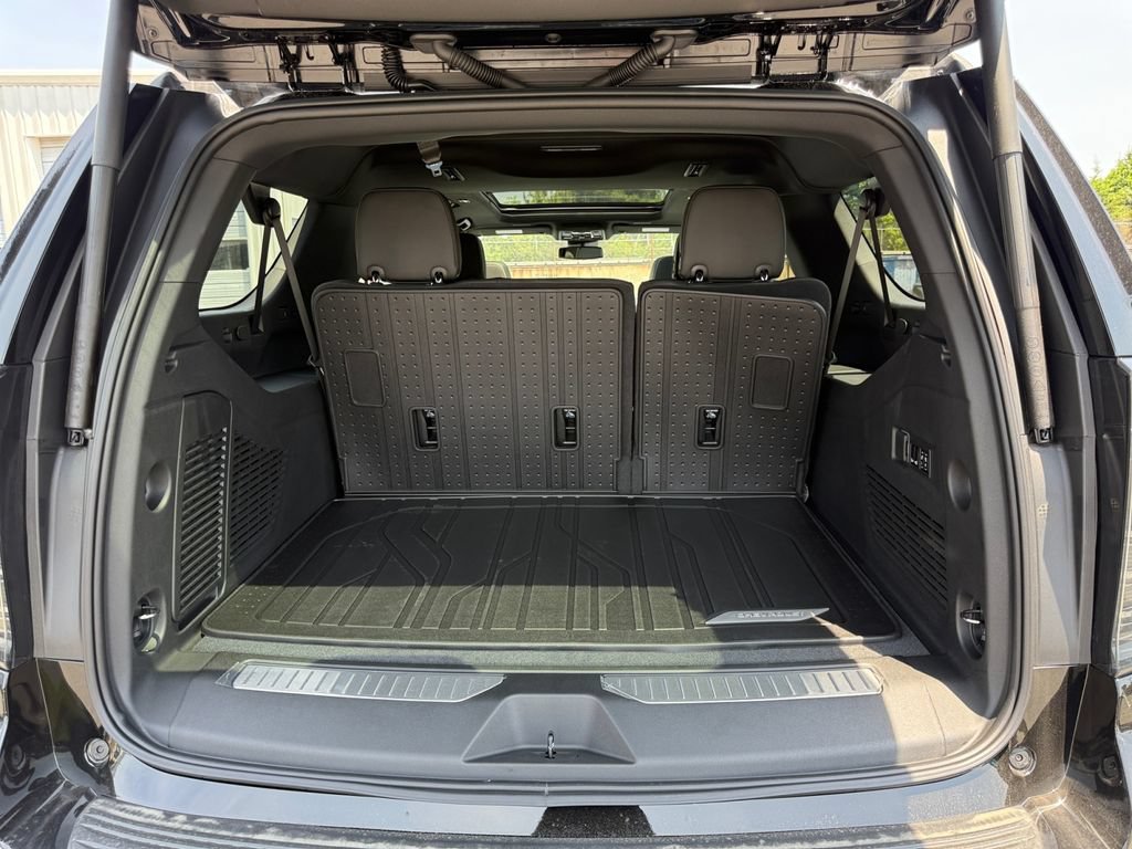 New 2026 Chevrolet Suburban Premier w/ Sun And Tow Package AWD/4WD image 27