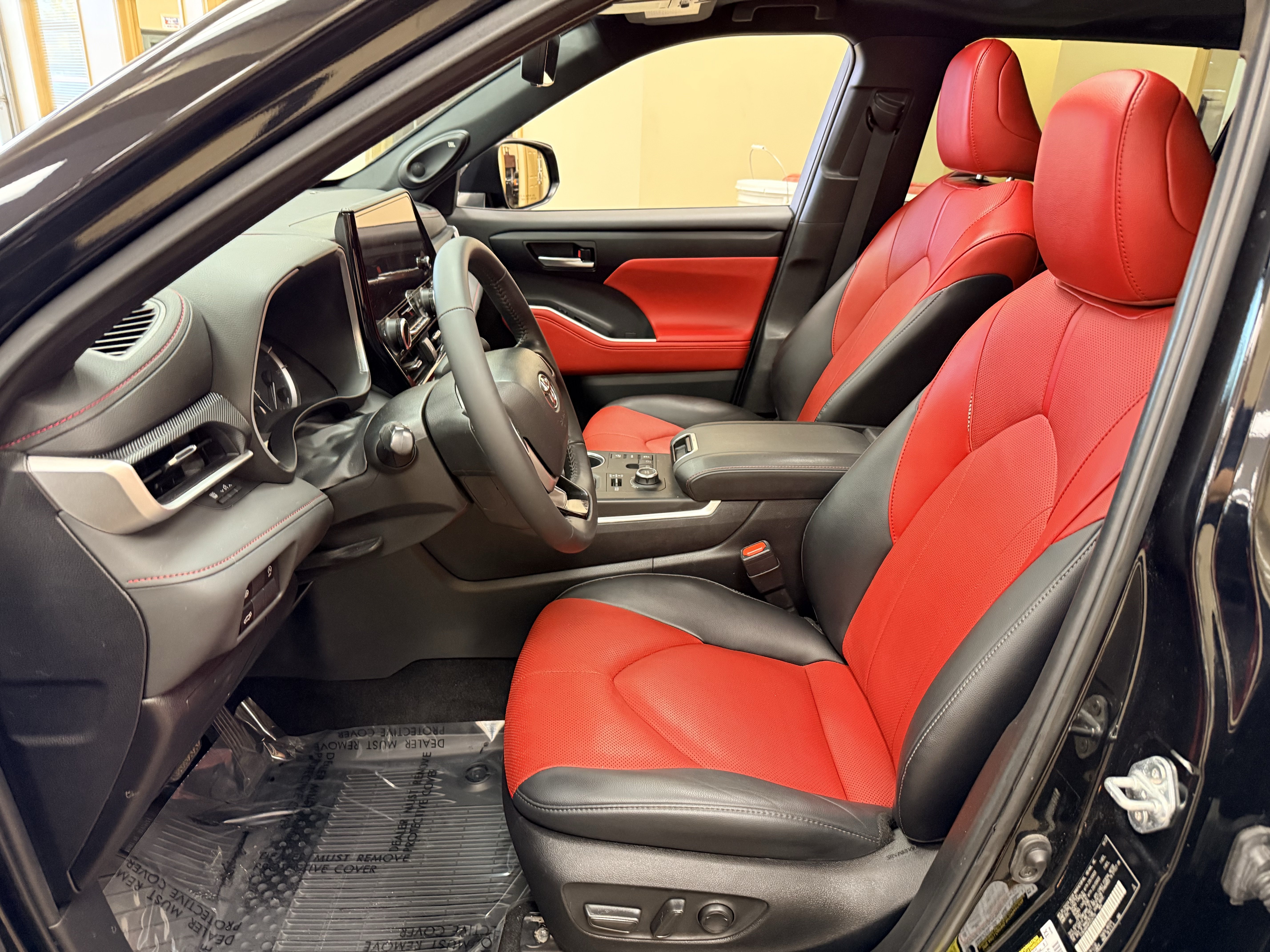 Used 2023 Toyota Highlander XSE AWD/4WD image 5