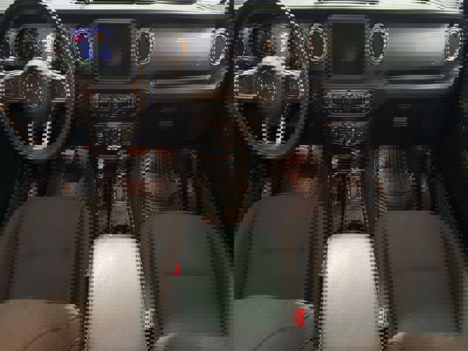 Used 2019 Jeep Wrangler Unlimited Sahara image 2